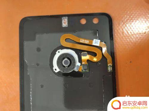 华为手机指纹排线更换教程 华为荣耀8更换后盖步骤