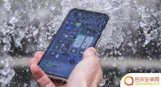 手机掉水里面怎么样办 手机进水怎么处理