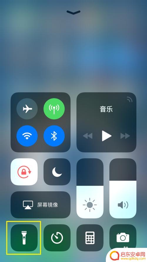 怎么关闭手机灯光 苹果手机如何设置自动关灯