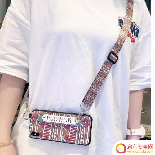 手机环怎么带的 手机壳挂绳怎么绑