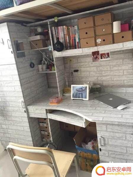 手机壁纸贴纸怎么制作 如何选择适合宿舍的壁纸款式