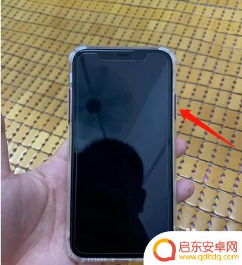 iphone xs黑屏转圈 iphone xs 黑屏中间转圈故障解决方案
