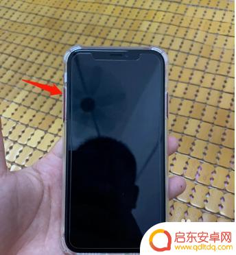 iphone xs黑屏转圈 iphone xs 黑屏中间转圈故障解决方案