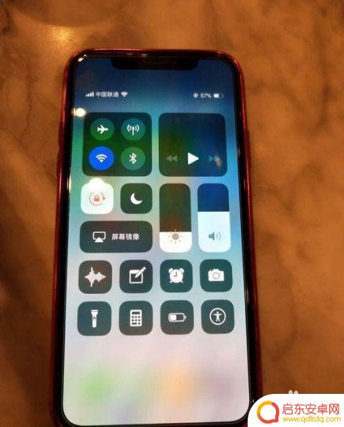 如何给手机设置小横条图片 怎么在iPhone XS截图时隐藏横条