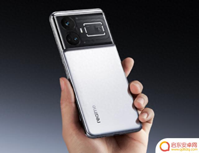 realme真我GT5手机预热：无屏幕支架，边框窄至1.46mm