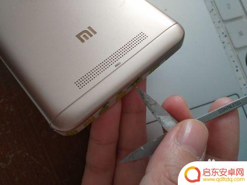 为什么充电线有用手机插口没用 充电接口松动怎么办