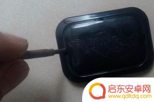 手机蓝牙电池怎么安装 如何更换蓝牙卡电池的详细图解