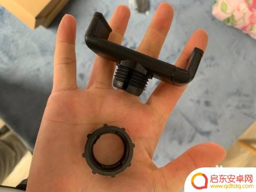 直播用的手机支架怎么安装 如何在手机直播支架上安装和调整手机