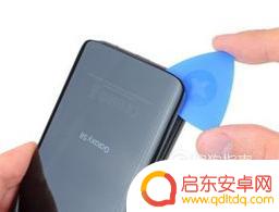 如何安全撬开手机 手机壳怎么打开
