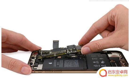 iphonexs黑屏无法唤醒屏幕 iPhone XS黑屏无法唤醒怎么办