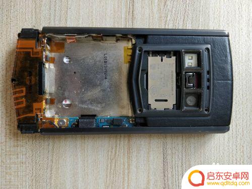 威图手机电池怎么卸 威图手机vertu ti电池拆解教程