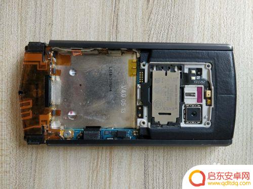 威图手机电池怎么卸 威图手机vertu ti电池拆解教程