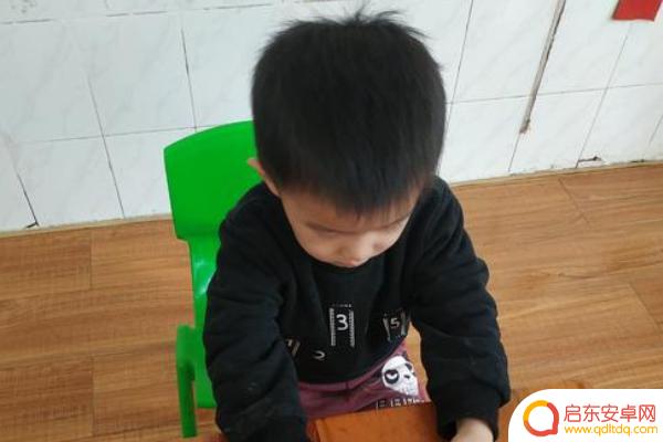 河南幼师亲吻男童抖音账号