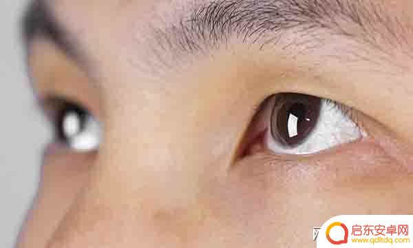 戴了眼镜如何看手机 玩手机时戴眼镜的好处