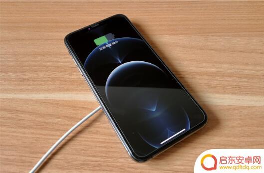 如何快速给苹果手机充电 iPhone快速充电方法和技巧