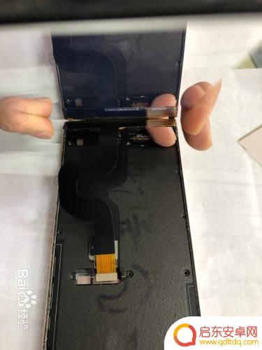 乐视手机外壳怎么拆 乐视手机后盖拆卸步骤
