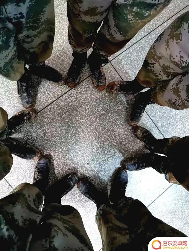 潇洒女兵 抖音文案(潇洒女兵抖音文案怎么写)