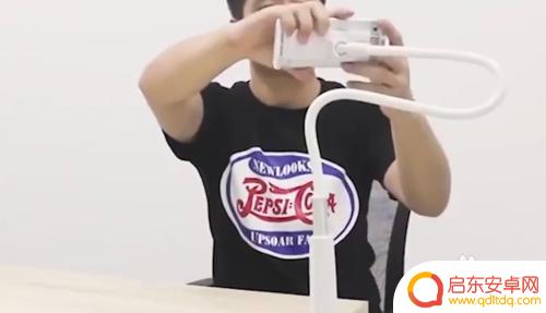 双手机支架怎么装手机 手机支架自行车怎么安装