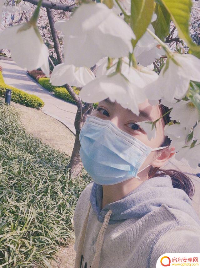 抖音反穿卫衣美女(抖音反穿卫衣美女视频)