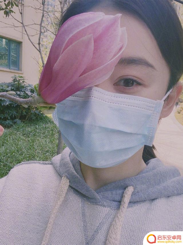 抖音反穿卫衣美女(抖音反穿卫衣美女视频)