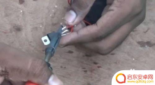 手机怎么制作充电头 手机充电器DIY的图解教程