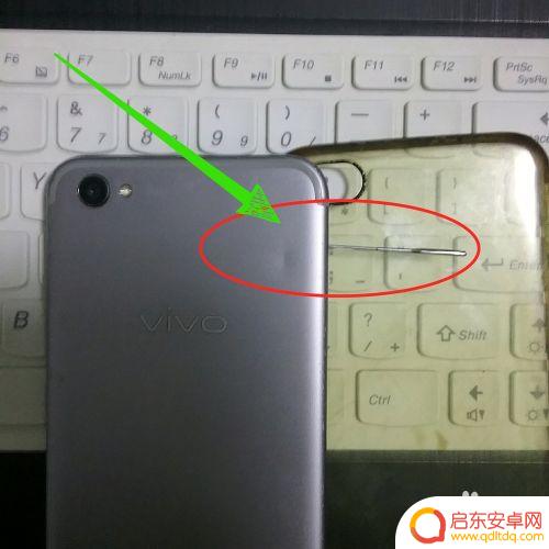 vivo手机插卡如何取出 vivo手机卡怎么拔出来