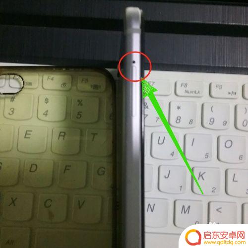 vivo手机插卡如何取出 vivo手机卡怎么拔出来