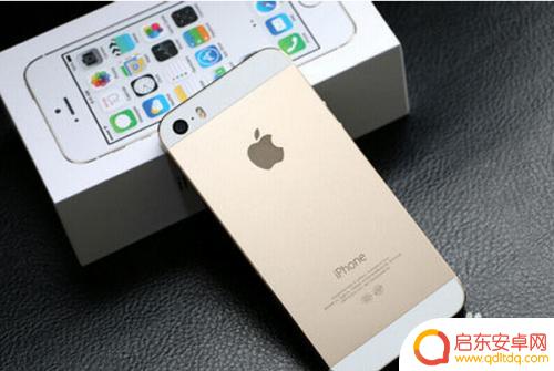 手机剩余电量怎么找 如何在iPhone手机上显示电量的数字化百分比剩余量