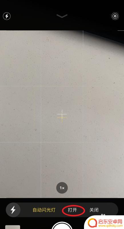 手机拍照图标怎么不亮了 iPhone拍照闪光灯不亮怎么解决