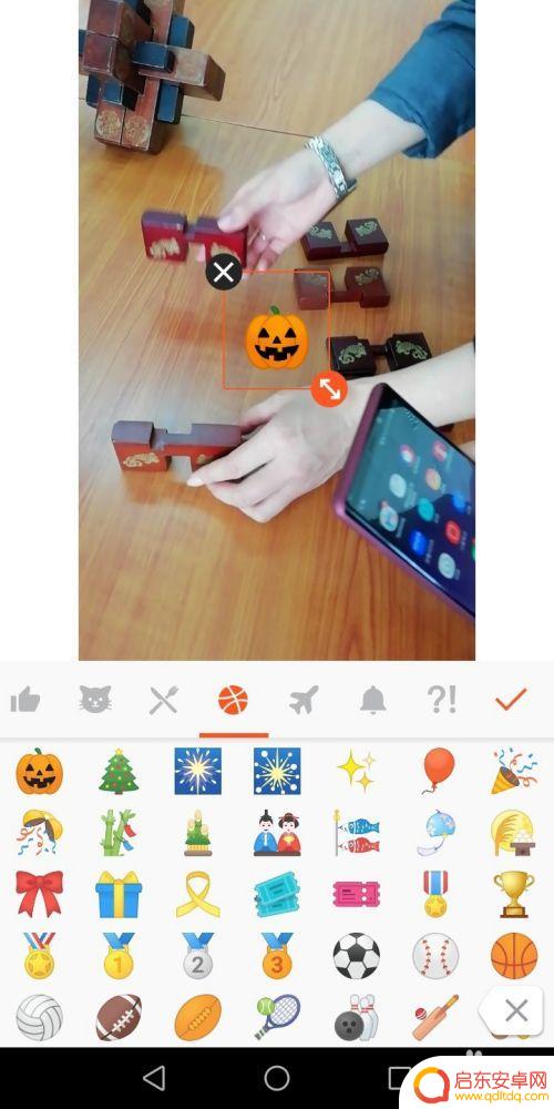 手机视频如何添加道具标签 如何给视频添加标签