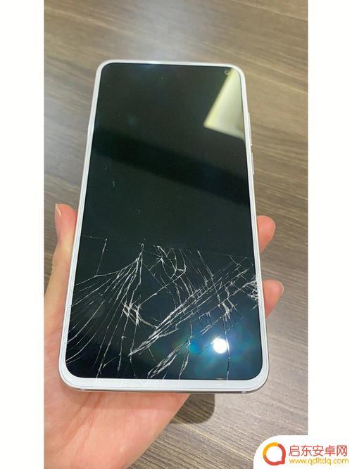 手机摔了一下老是自动关机怎么回事 手机频繁自动关机原因