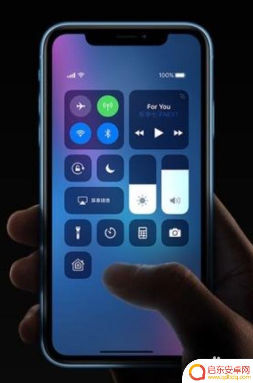 苹果音响怎么配对两部手机 一副 AirPods 如何同时连接两台 iPhone
