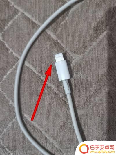iphone13充电线怎么充电 苹果13充电线怎么充电