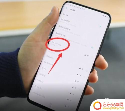 oppo手机如何连接电视投屏 oppo手机如何通过无线投屏功能将手机屏幕投影到电视上
