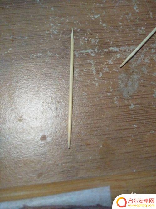 手机各种孔怎么清理 手机耳机孔如何清理积灰