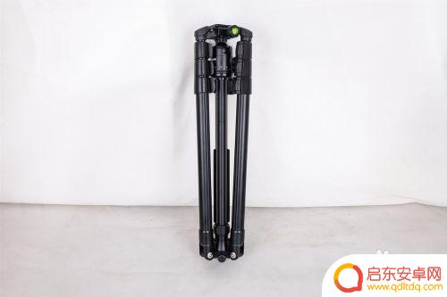 手机支架直播三脚架怎么收起来 三脚架收起来占用空间小吗