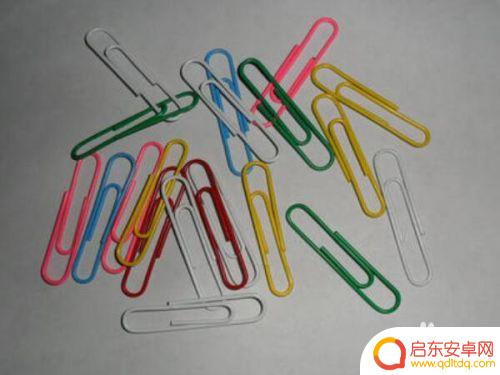 手机里的卡怎么弄出来 手机卡怎么拔出