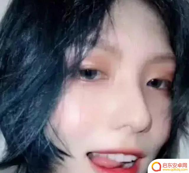 抖音小姐姐戴抖音眼镜