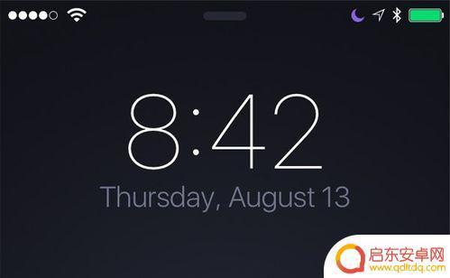 iphone锁屏页面时间很暗 苹果锁屏时间为什么会变暗