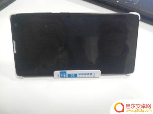怎么用衣服架做手机支架 如何制作简易手机支架