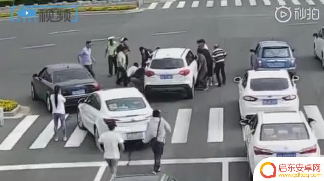 抖音女孩被困车底(抖音女孩车祸的视频)