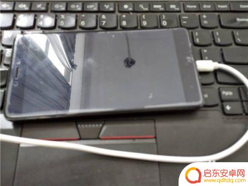 手机断电后无法开机是怎么回事? 手机突然无法开机闪屏怎么办